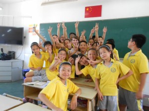 american-english-teacher-with-elementary-china-class-300x225